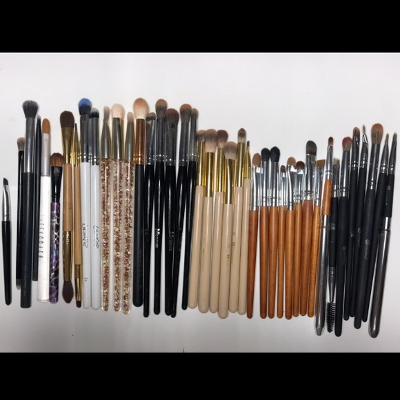 Eye Brushes - Picture 1 of 8